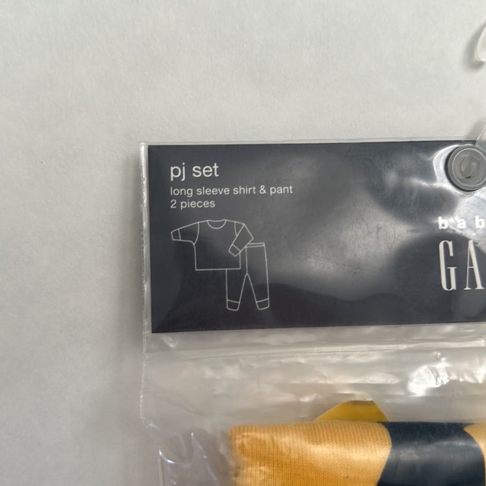 Gap bear pajamas 6-12 months NWT - Picture 3 of 4